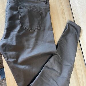 Women's Straight Leg Pants - Gray